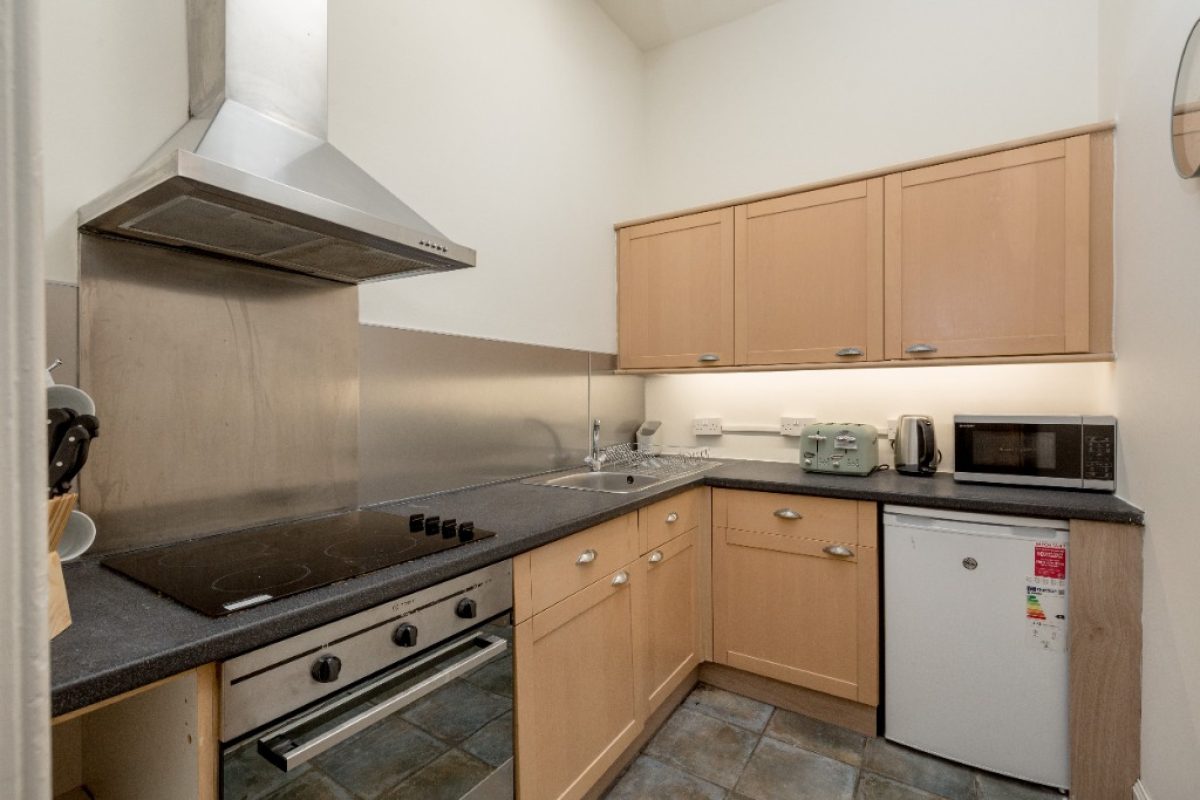 76130 Lochrin Plc 005 1757423718 730