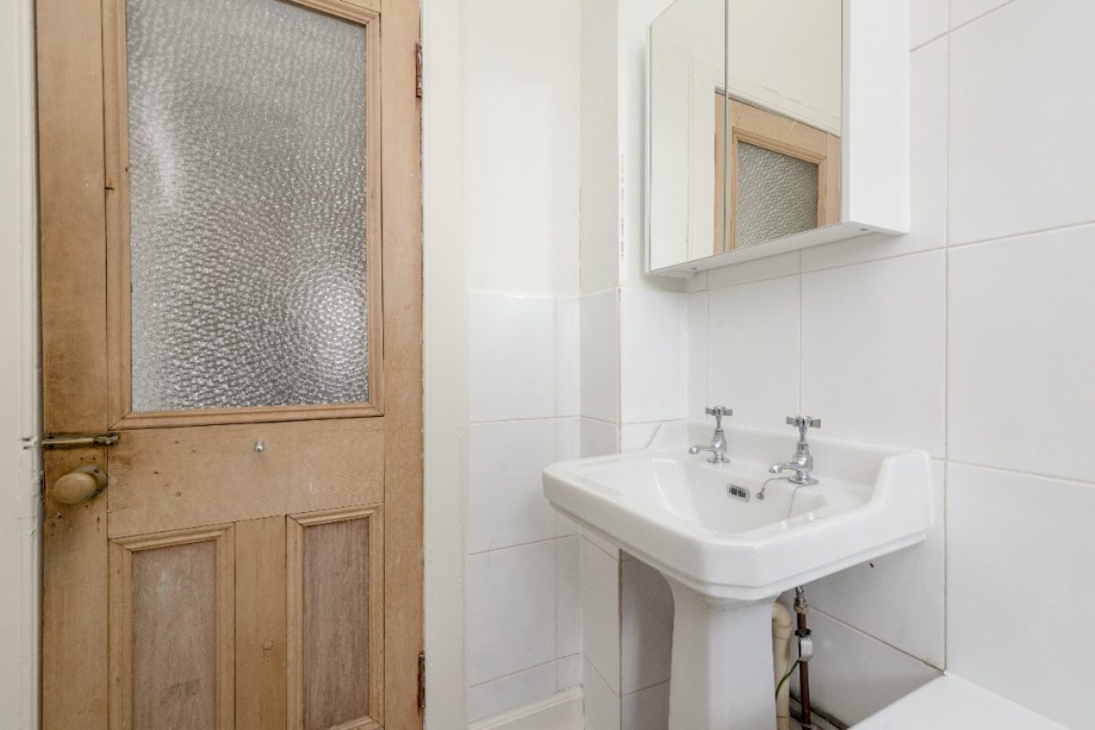 76130 Lochrin Plc 023 1757423712 998